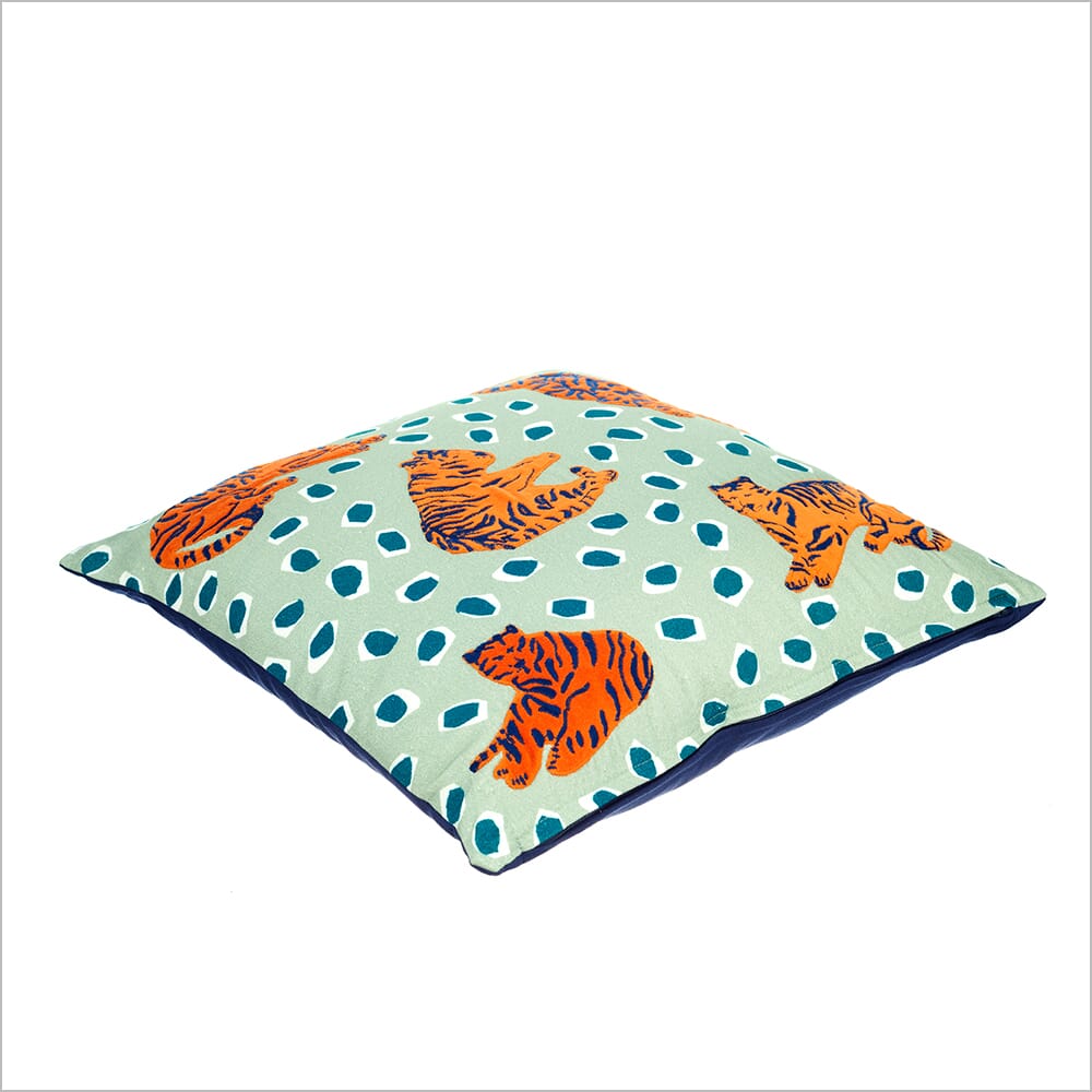 Tiger cushion 360